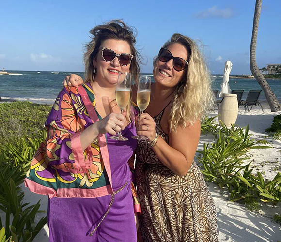 Dolly Heuveling van Beek en Janneke Ananias